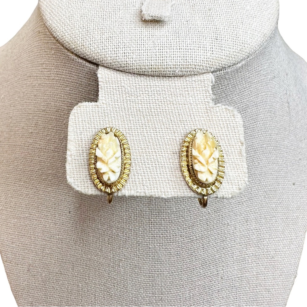 Vintage 12k Golf Filled Carved Celluloid Floral Cabochon Screw Back Earrings